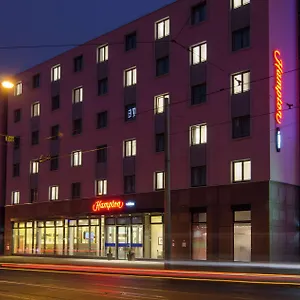 Hampton By Hilton Center מלון